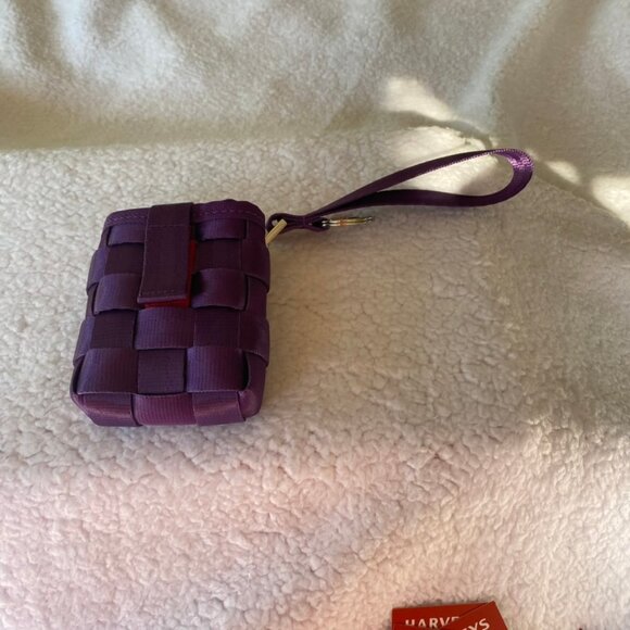 New with tags Harveys Seatbelt keychain bag in Mulberry - Picture 2 of 15